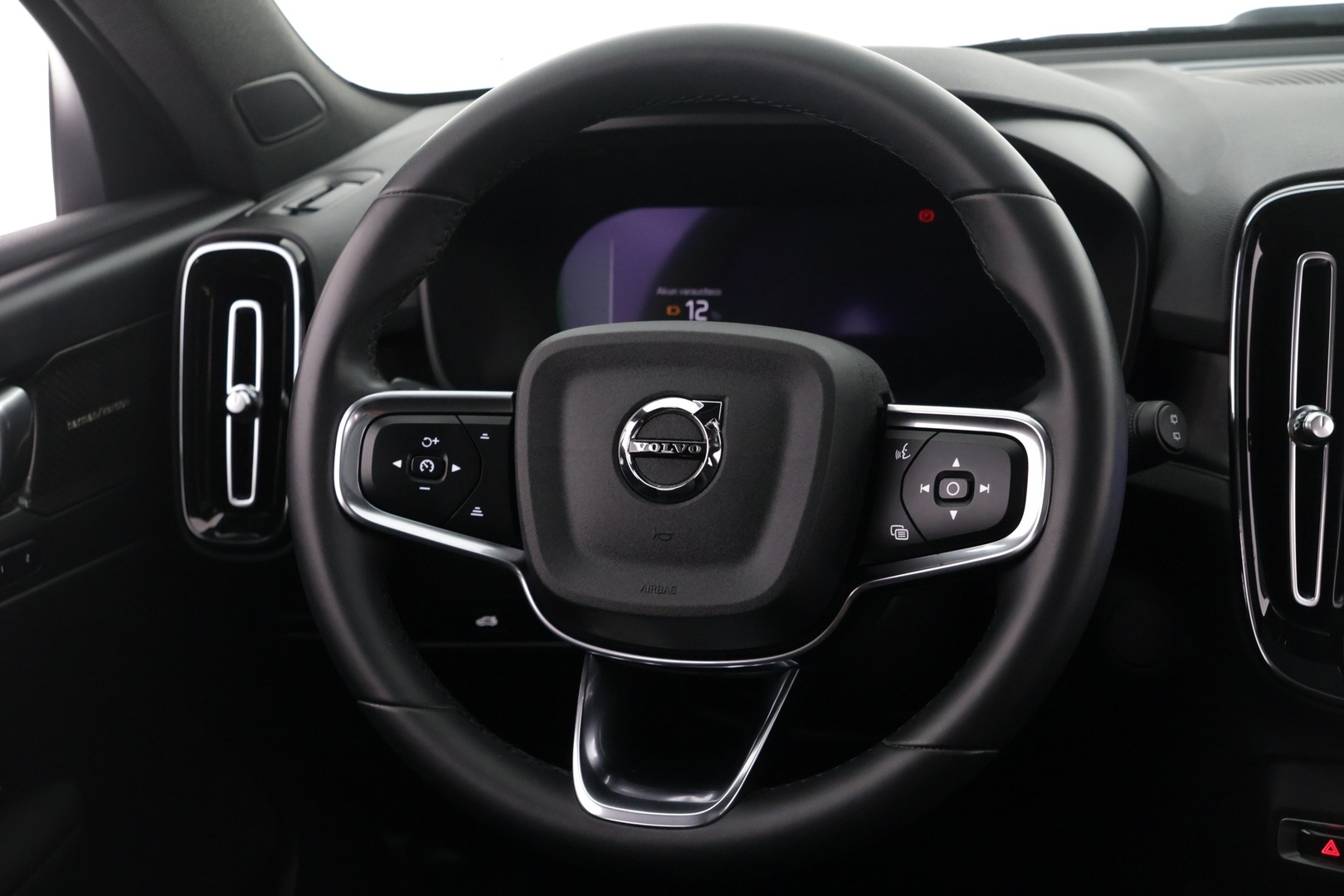 VOLVO XC40 2023
