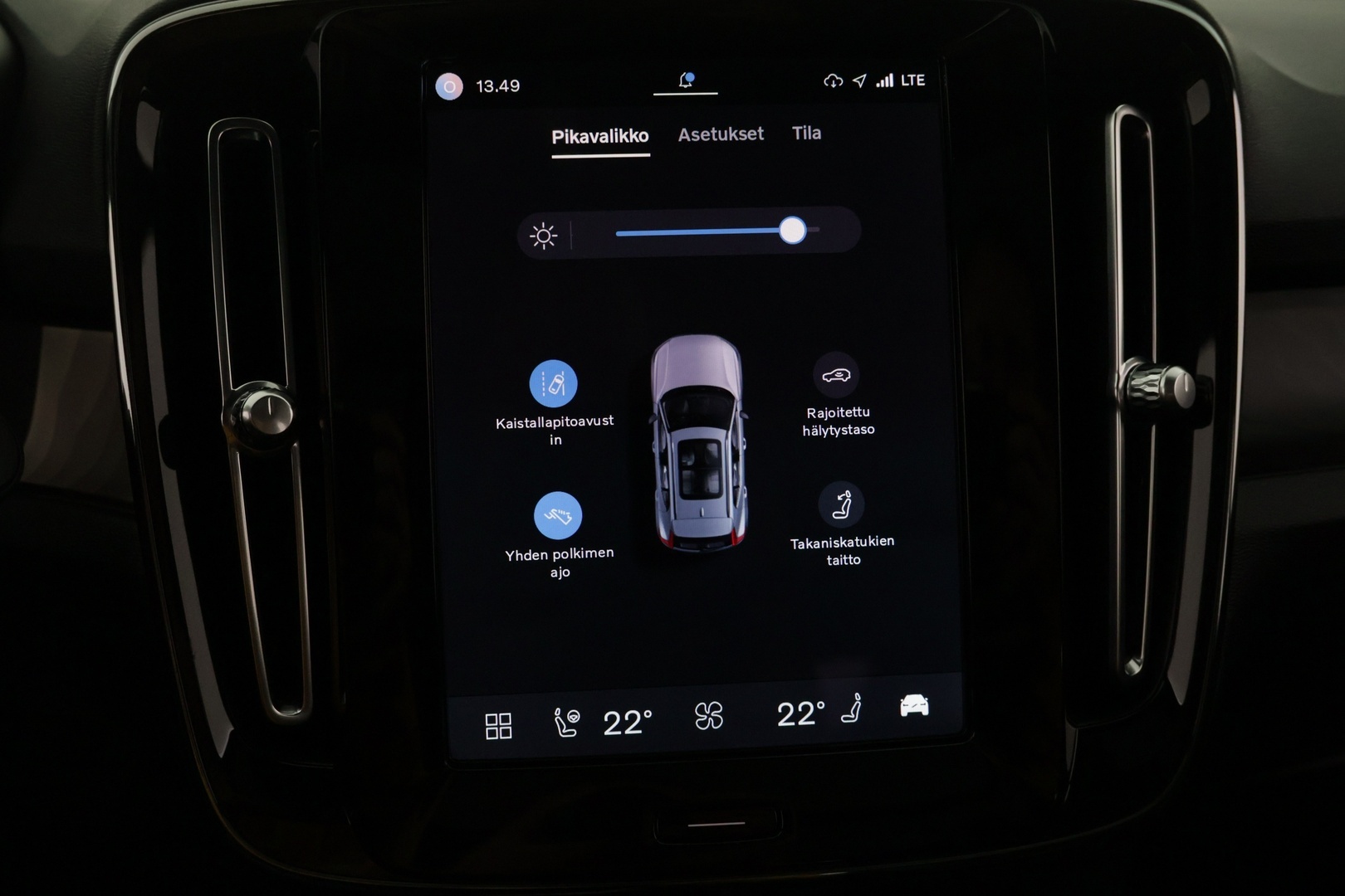 VOLVO XC40 2023