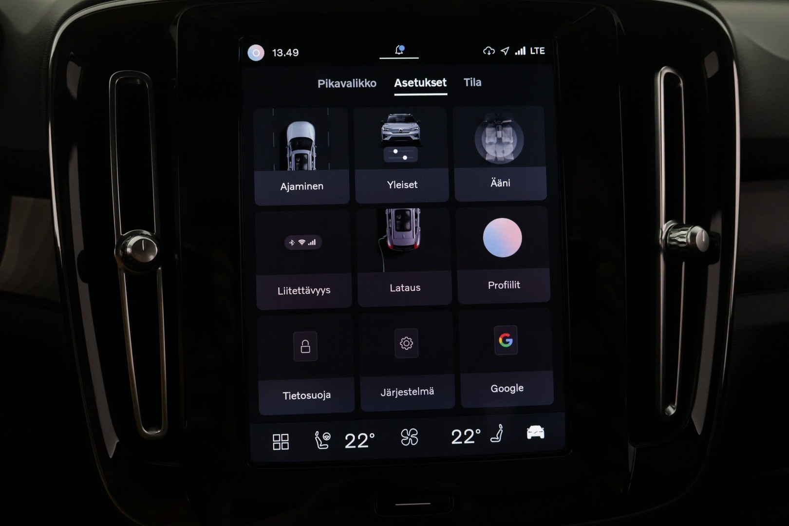 VOLVO XC40 2023