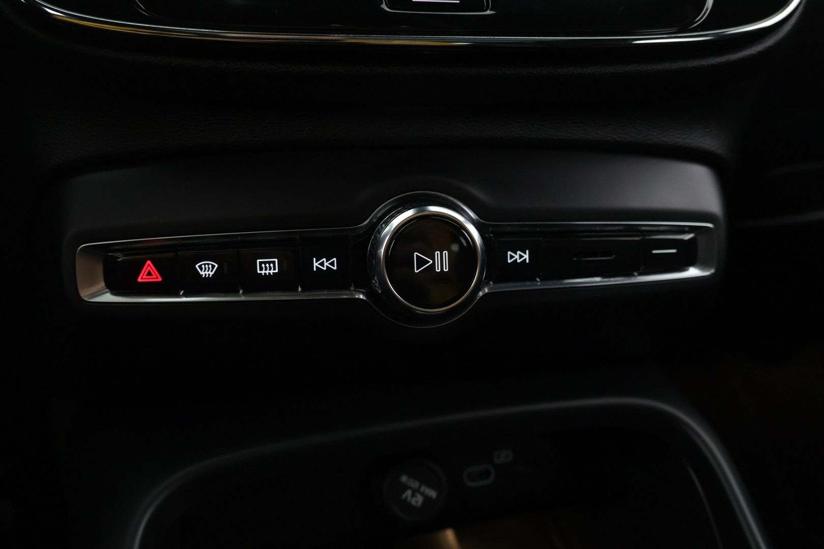 VOLVO XC40 2023