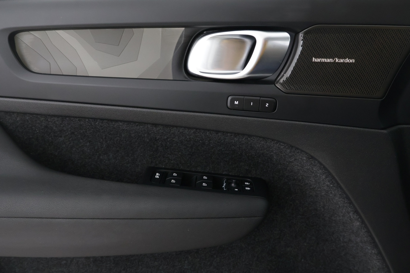 VOLVO XC40 2023