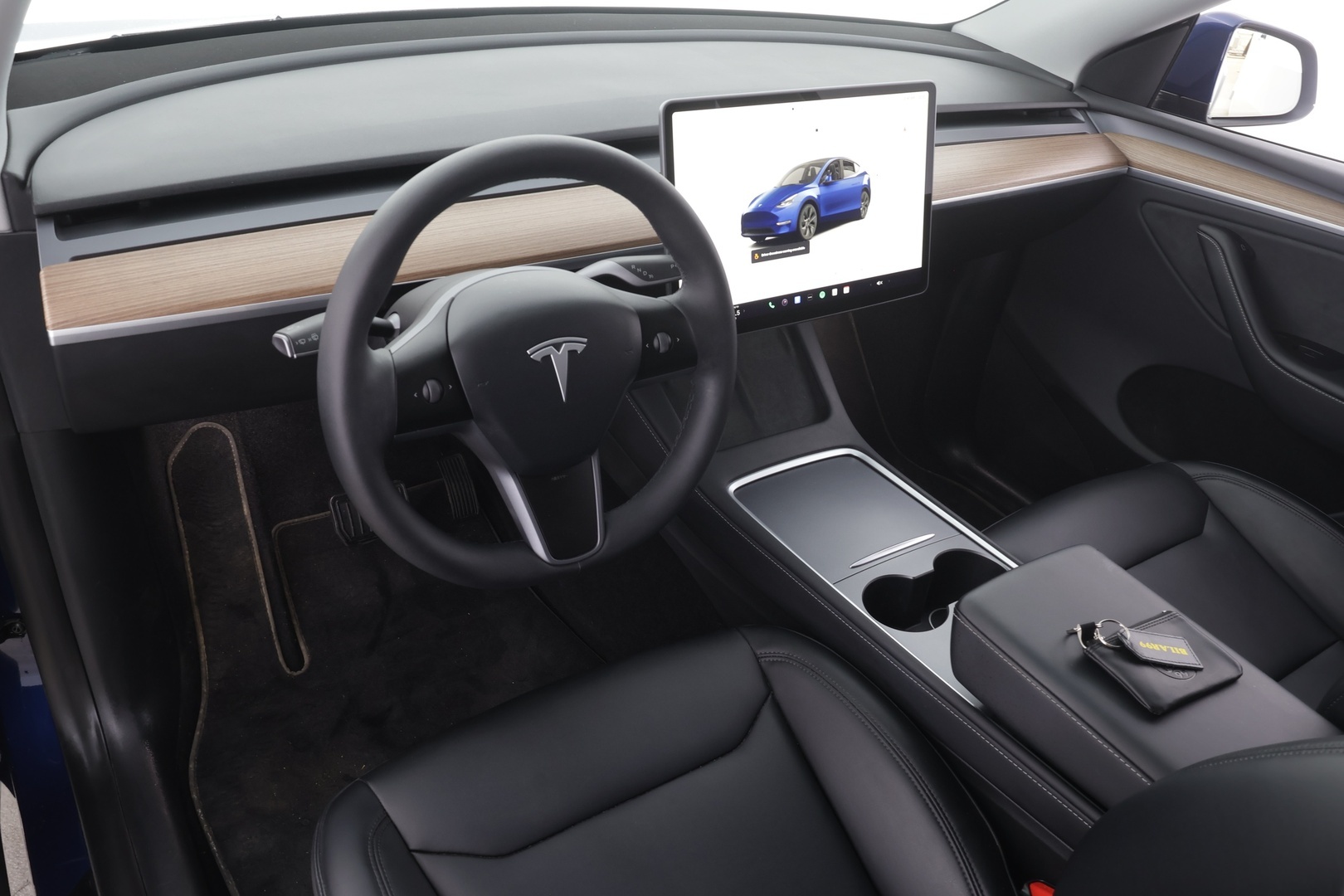 TESLA Model Y 2025