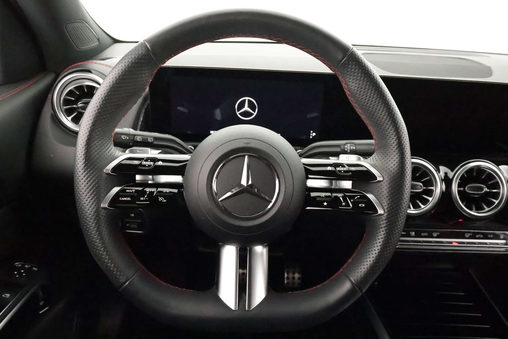 MERCEDES-BENZ EQB 2026