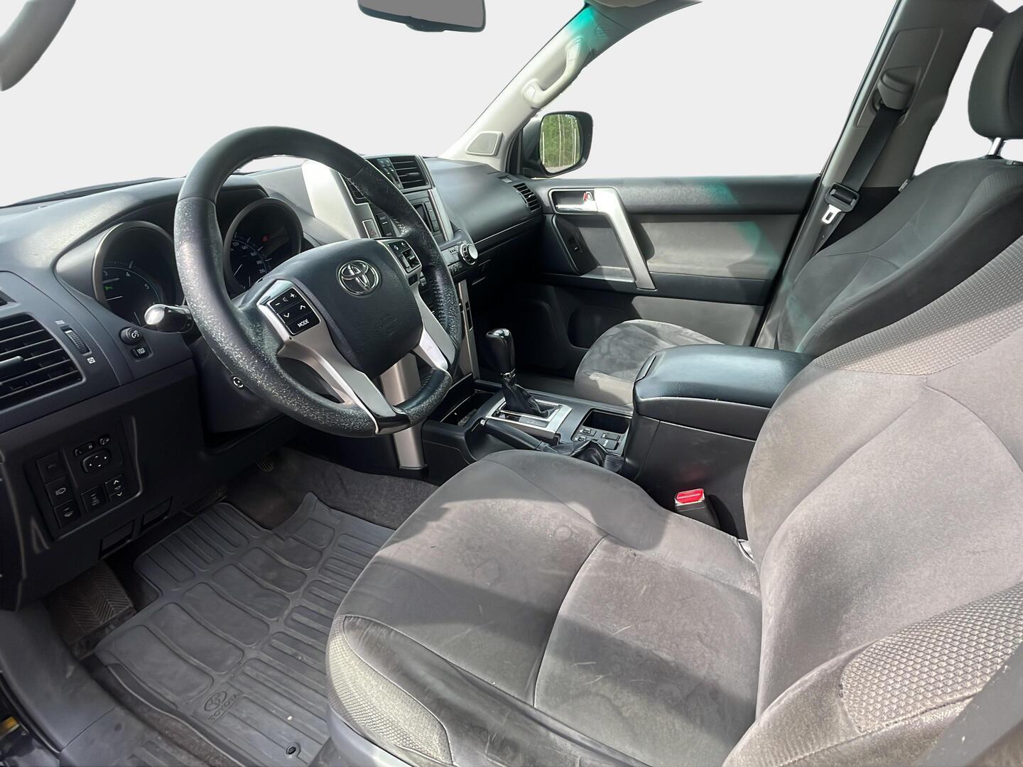 TOYOTA Land Cruiser 2012