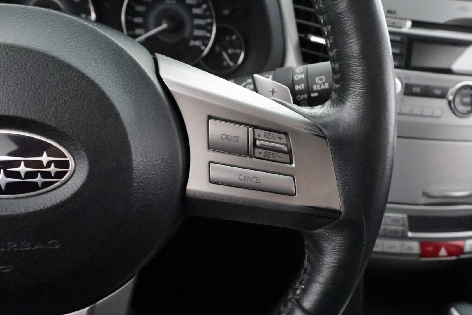 SUBARU Outback 2012