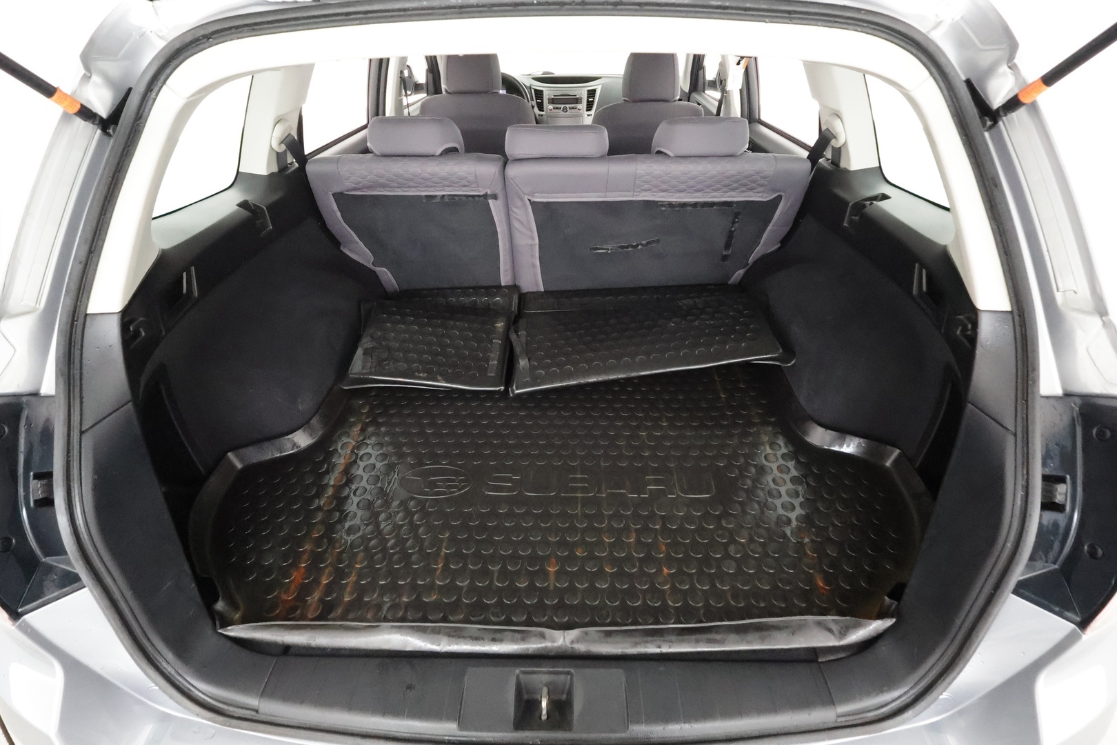 SUBARU Outback 2012