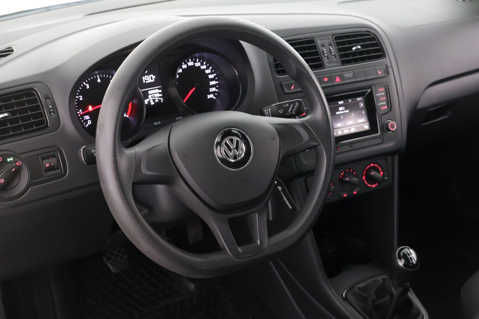 VOLKSWAGEN Polo 2016