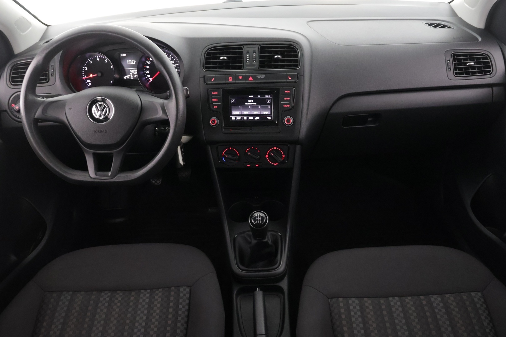 VOLKSWAGEN Polo 2016