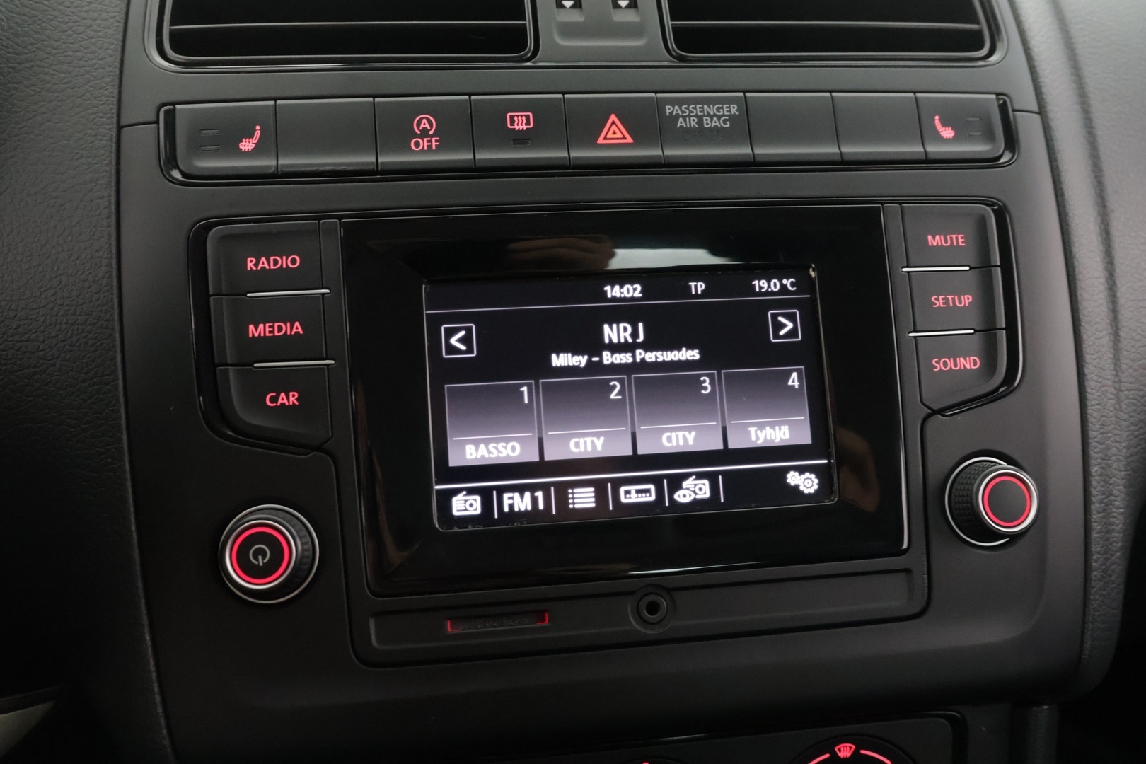 VOLKSWAGEN Polo 2016