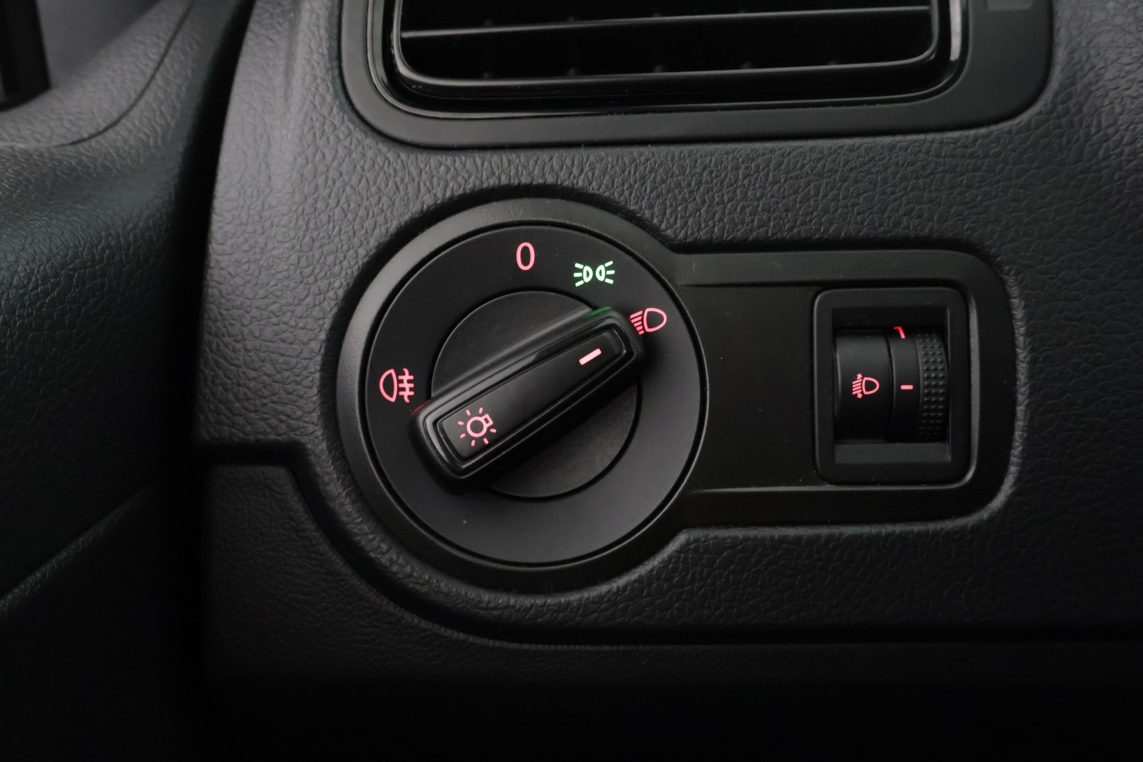 VOLKSWAGEN Polo 2016