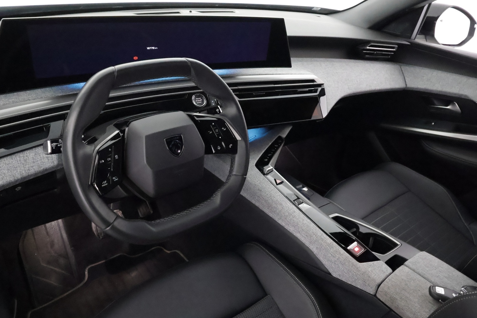 PEUGEOT E-3008 2025