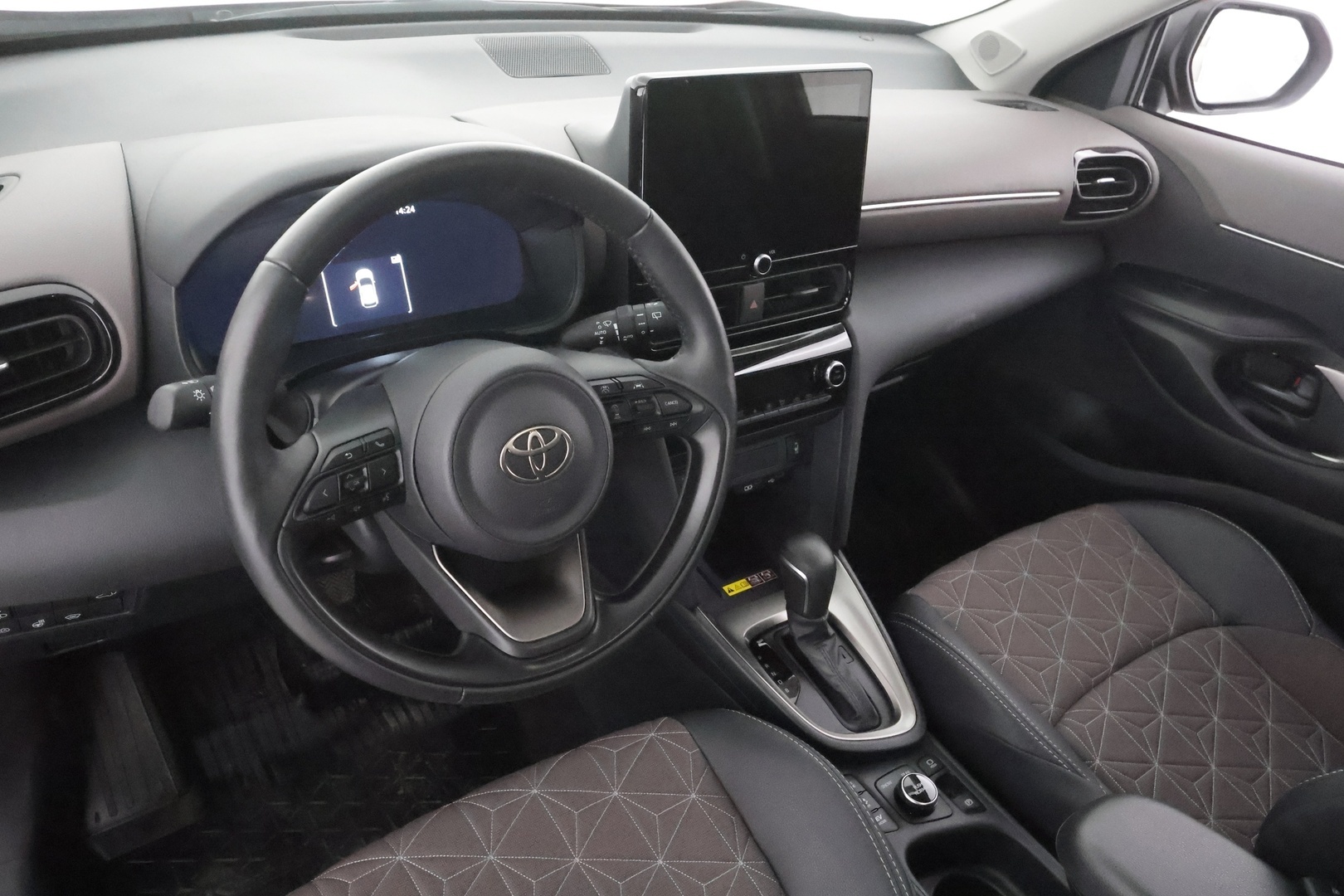 TOYOTA YARIS CROSS 2025