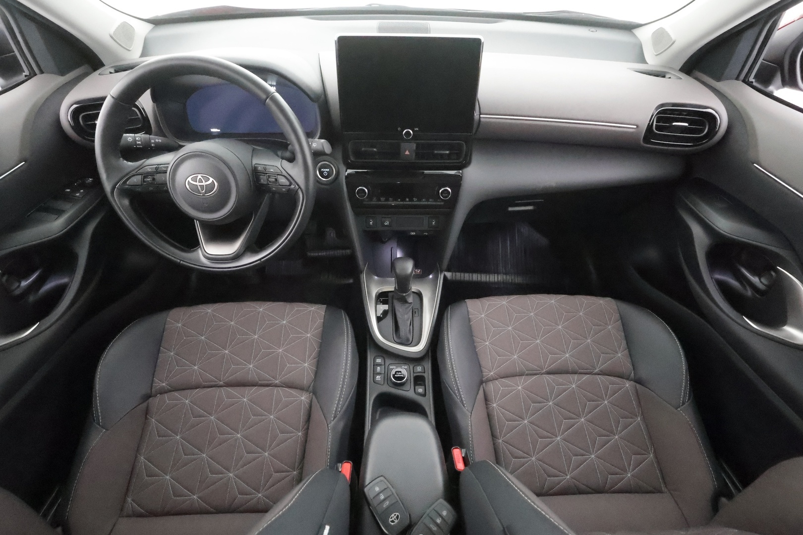 TOYOTA YARIS CROSS 2025