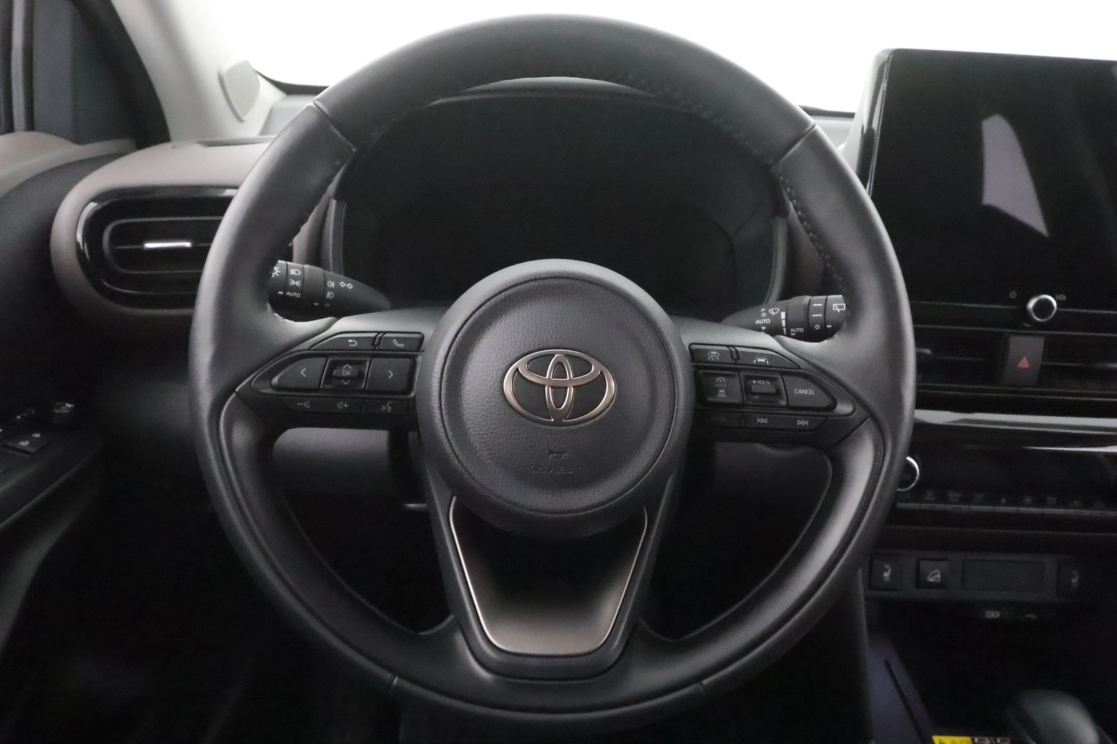 TOYOTA YARIS CROSS 2025