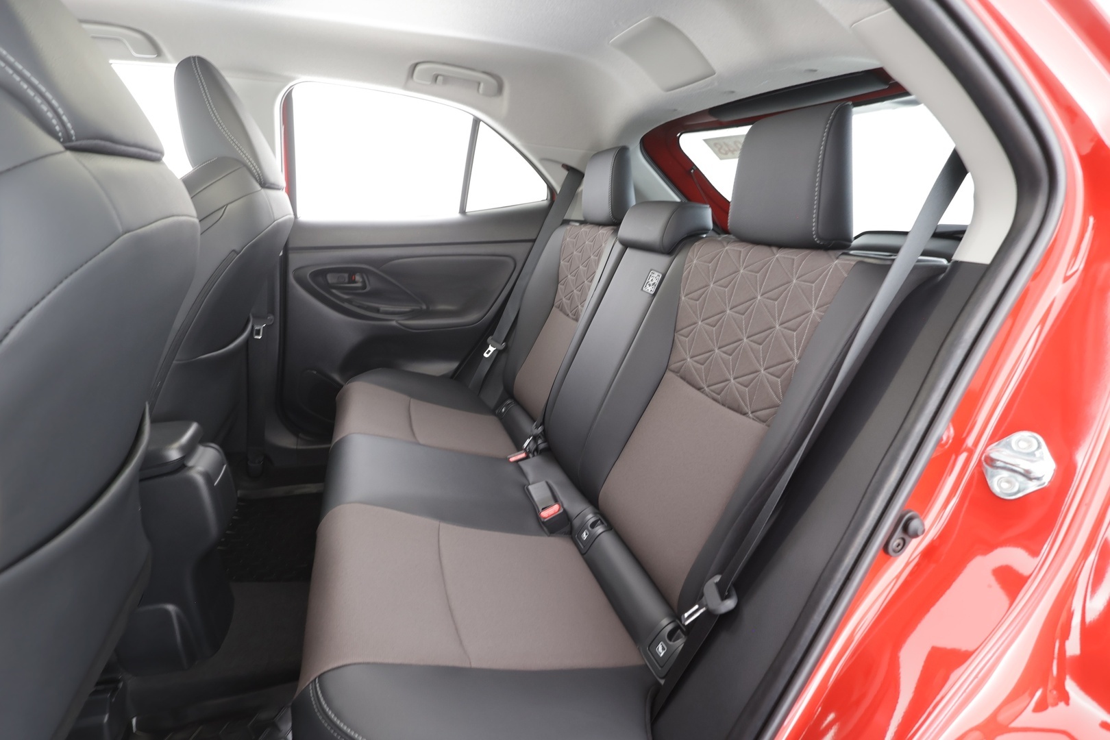 TOYOTA YARIS CROSS 2025