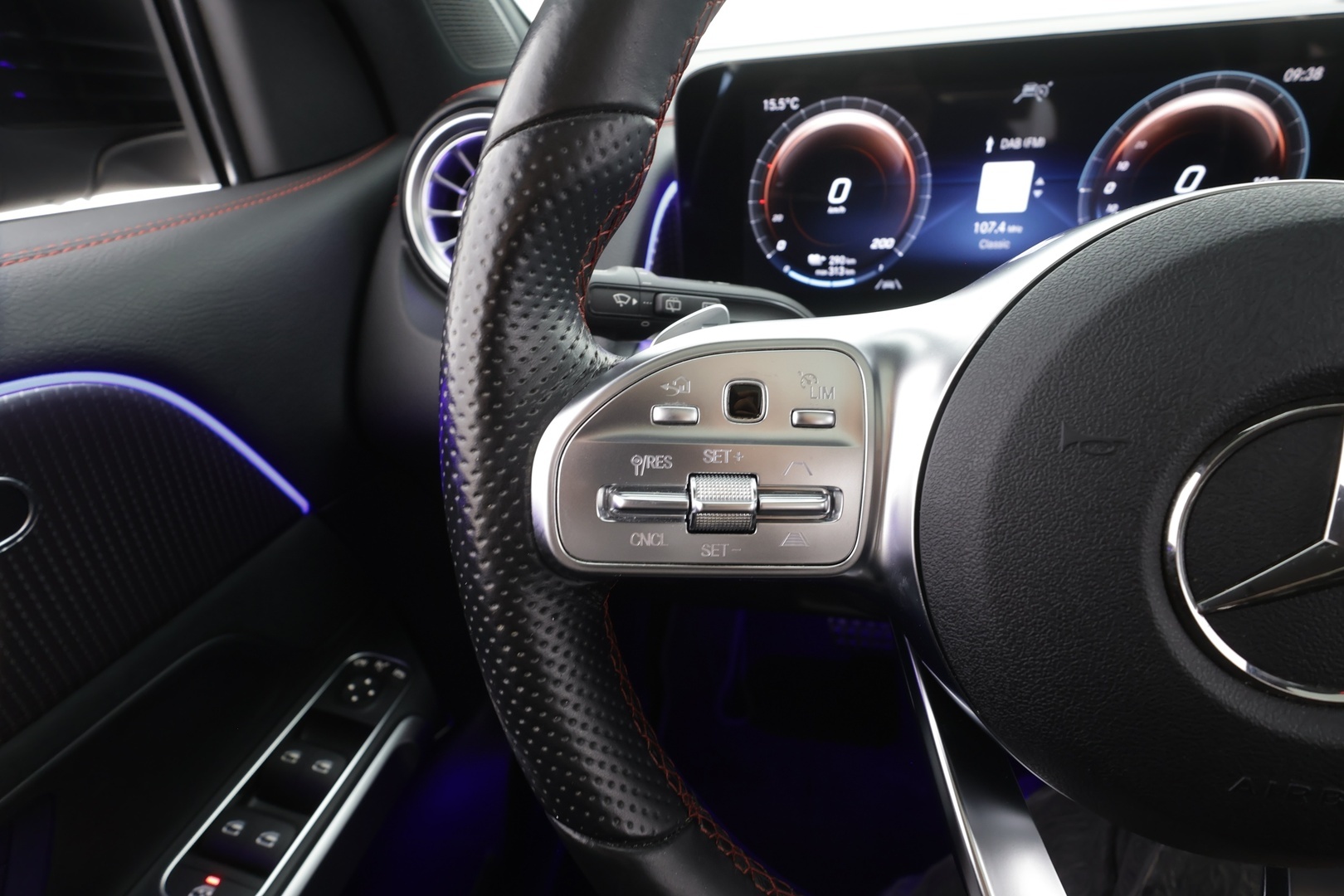 MERCEDES-BENZ EQB 2023