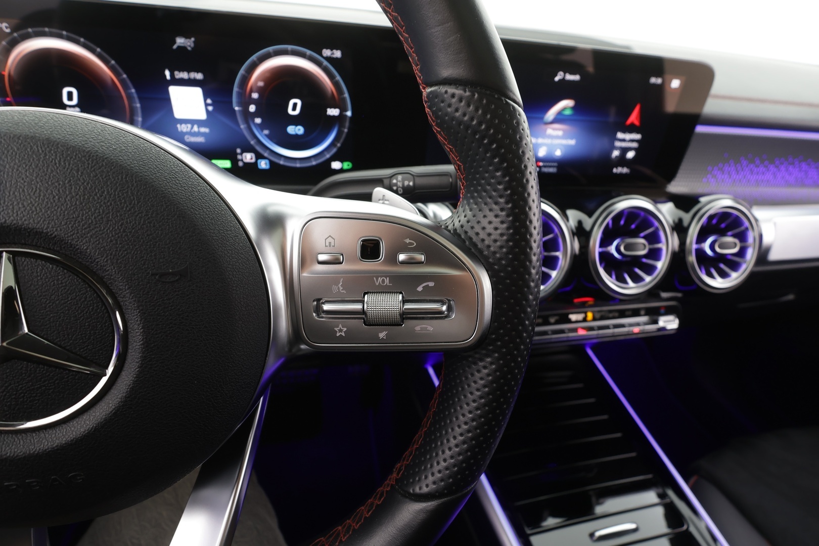 MERCEDES-BENZ EQB 2023