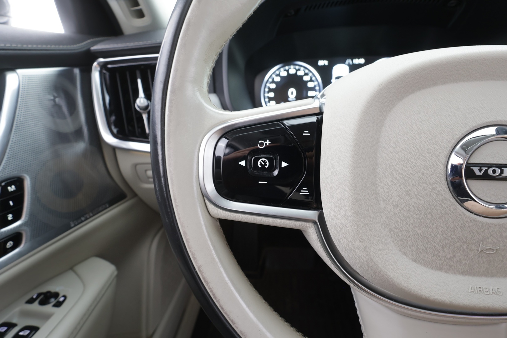 VOLVO S90 2017