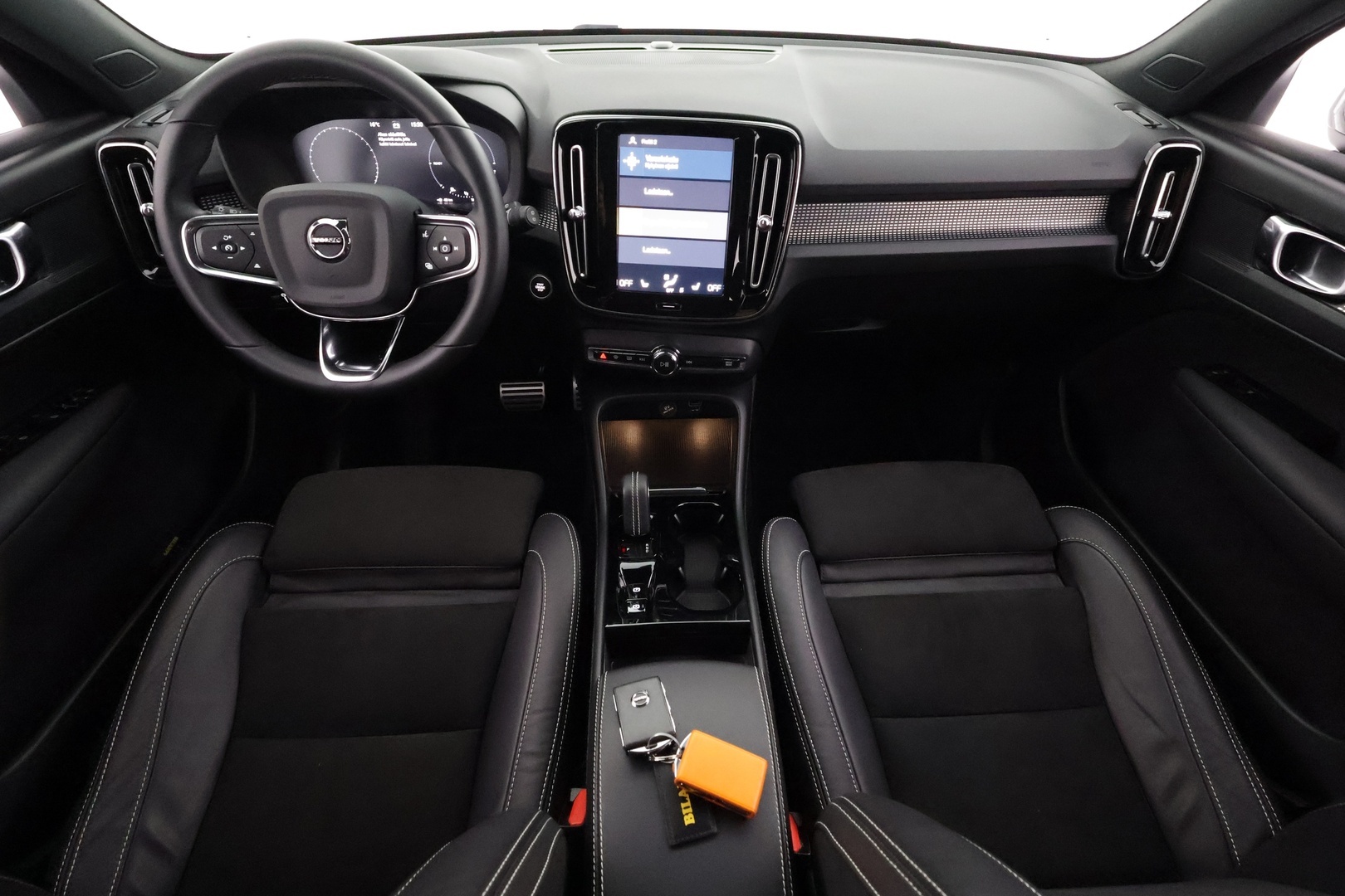 VOLVO XC40 2022
