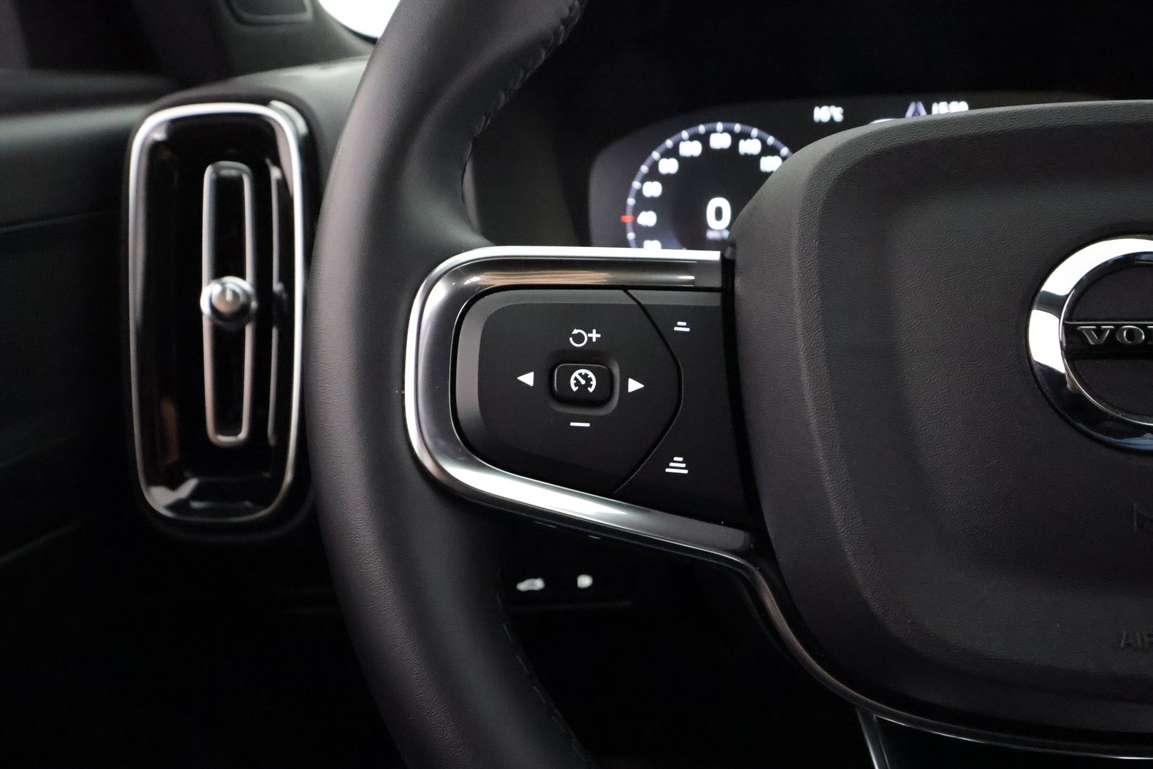 VOLVO XC40 2022