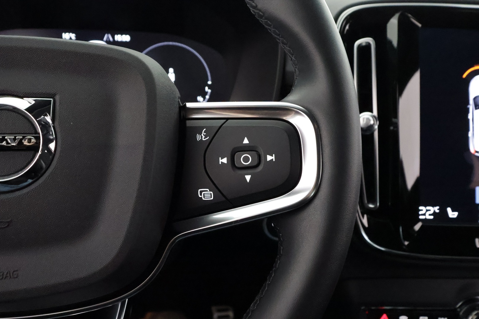 VOLVO XC40 2022