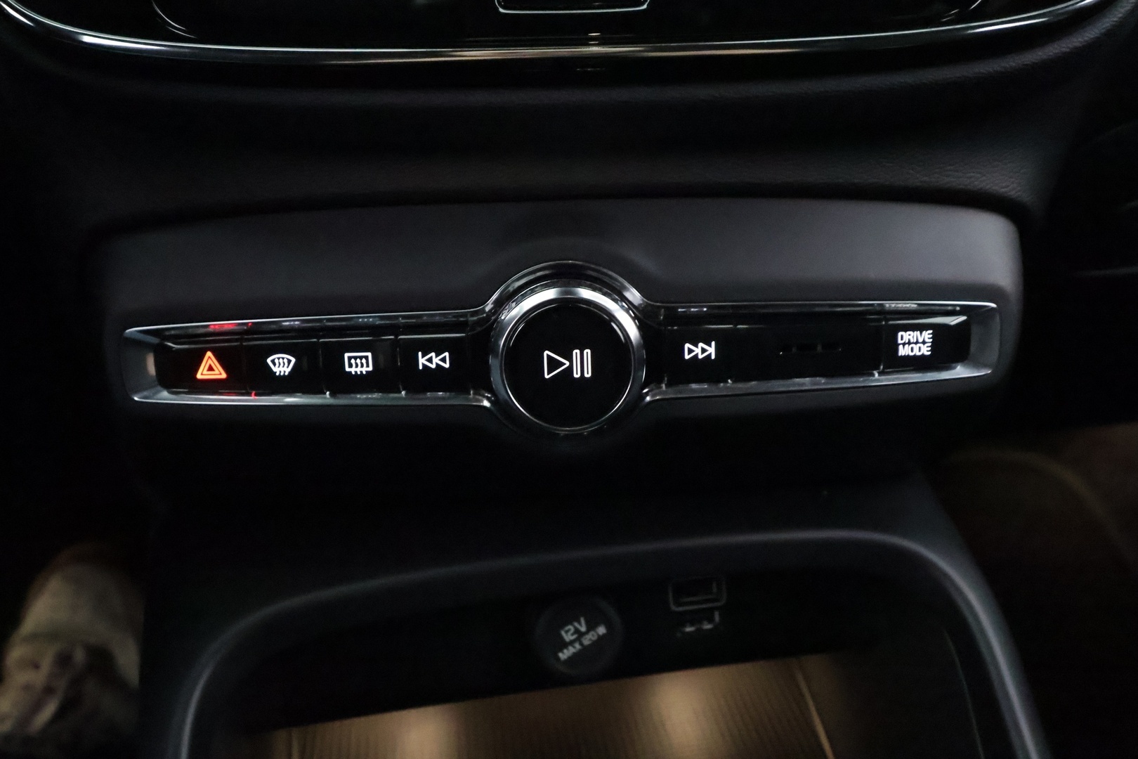 VOLVO XC40 2022