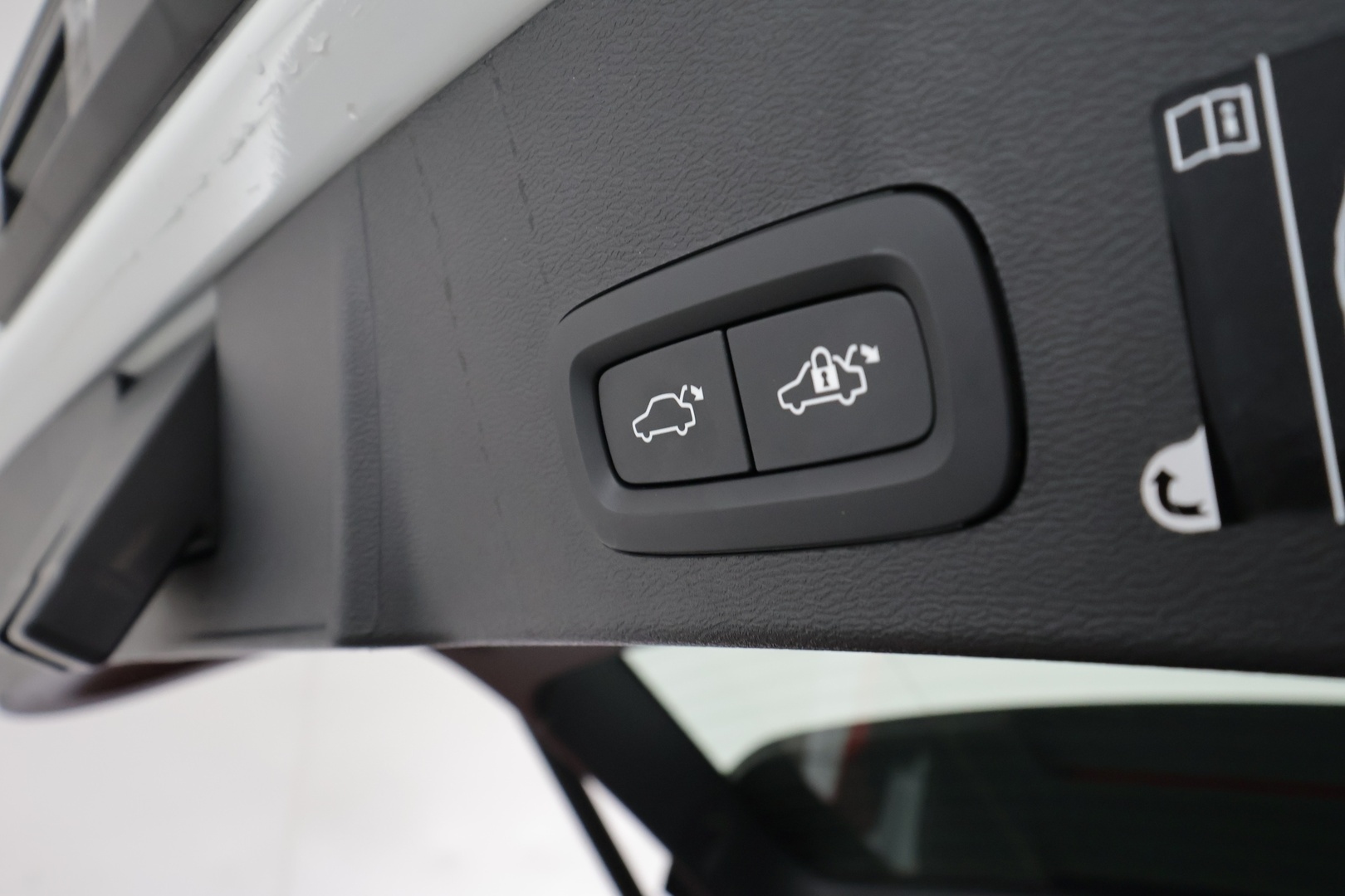 VOLVO XC40 2022