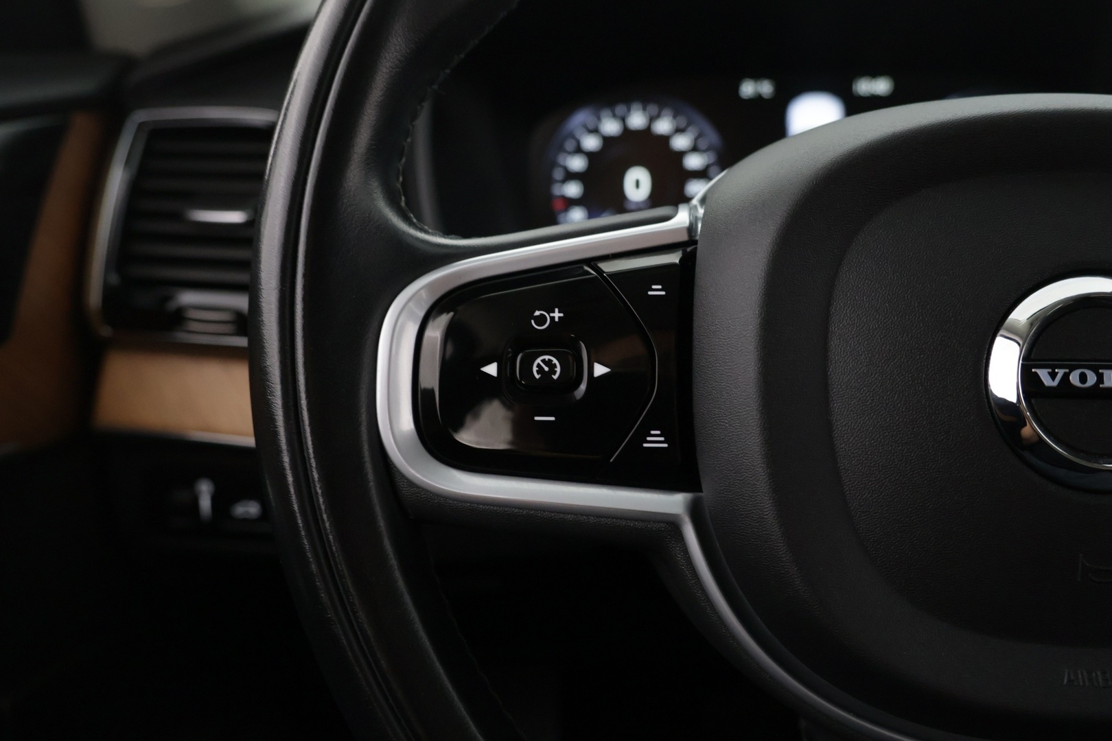 VOLVO XC90 2022
