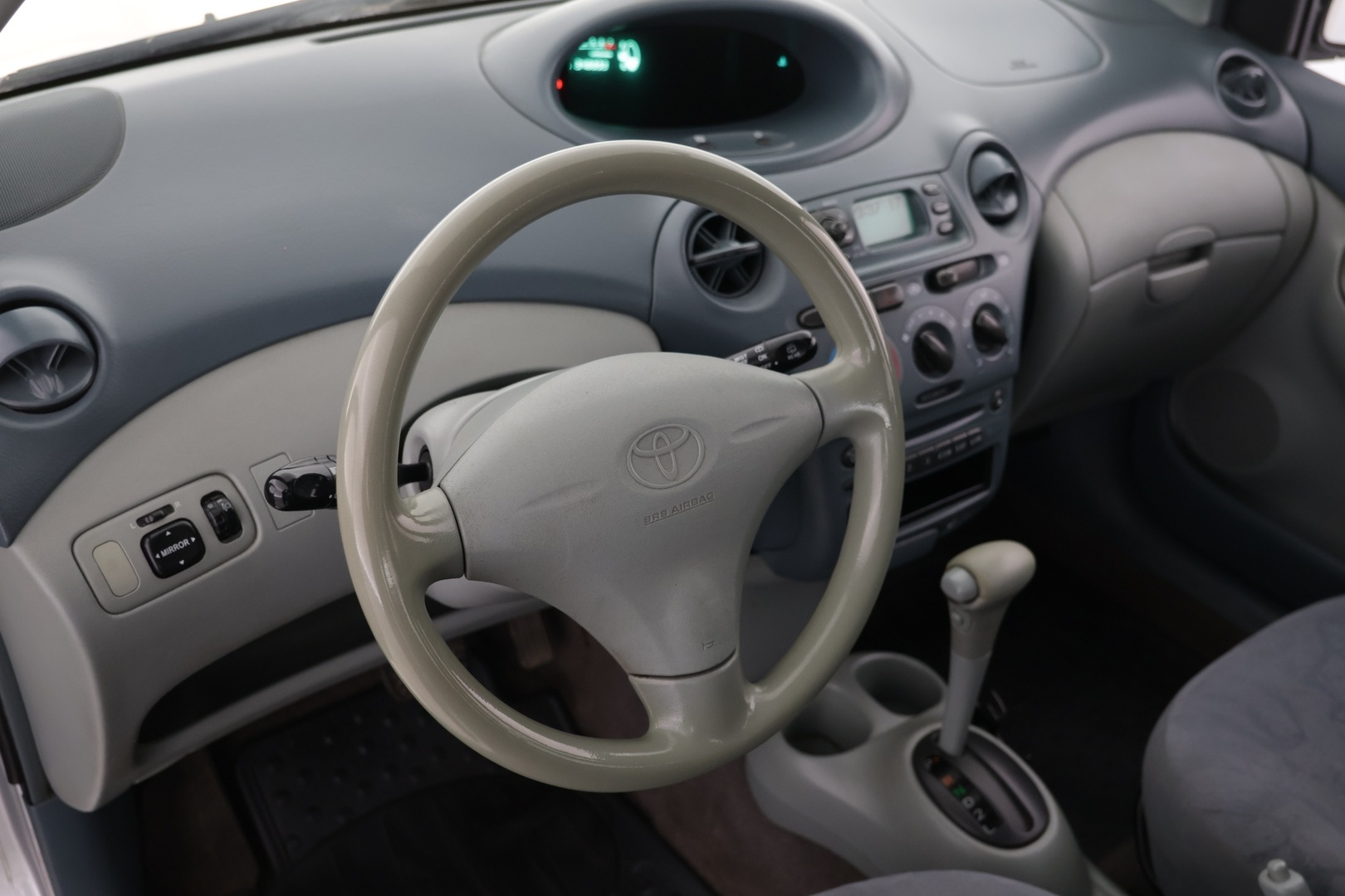TOYOTA Yaris 2002