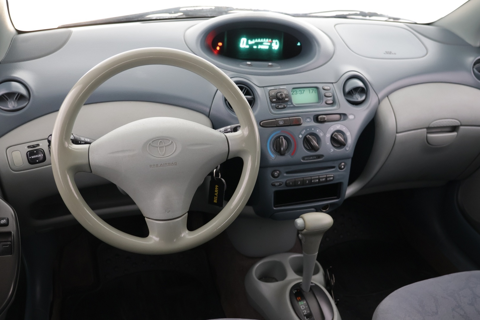 TOYOTA Yaris 2002