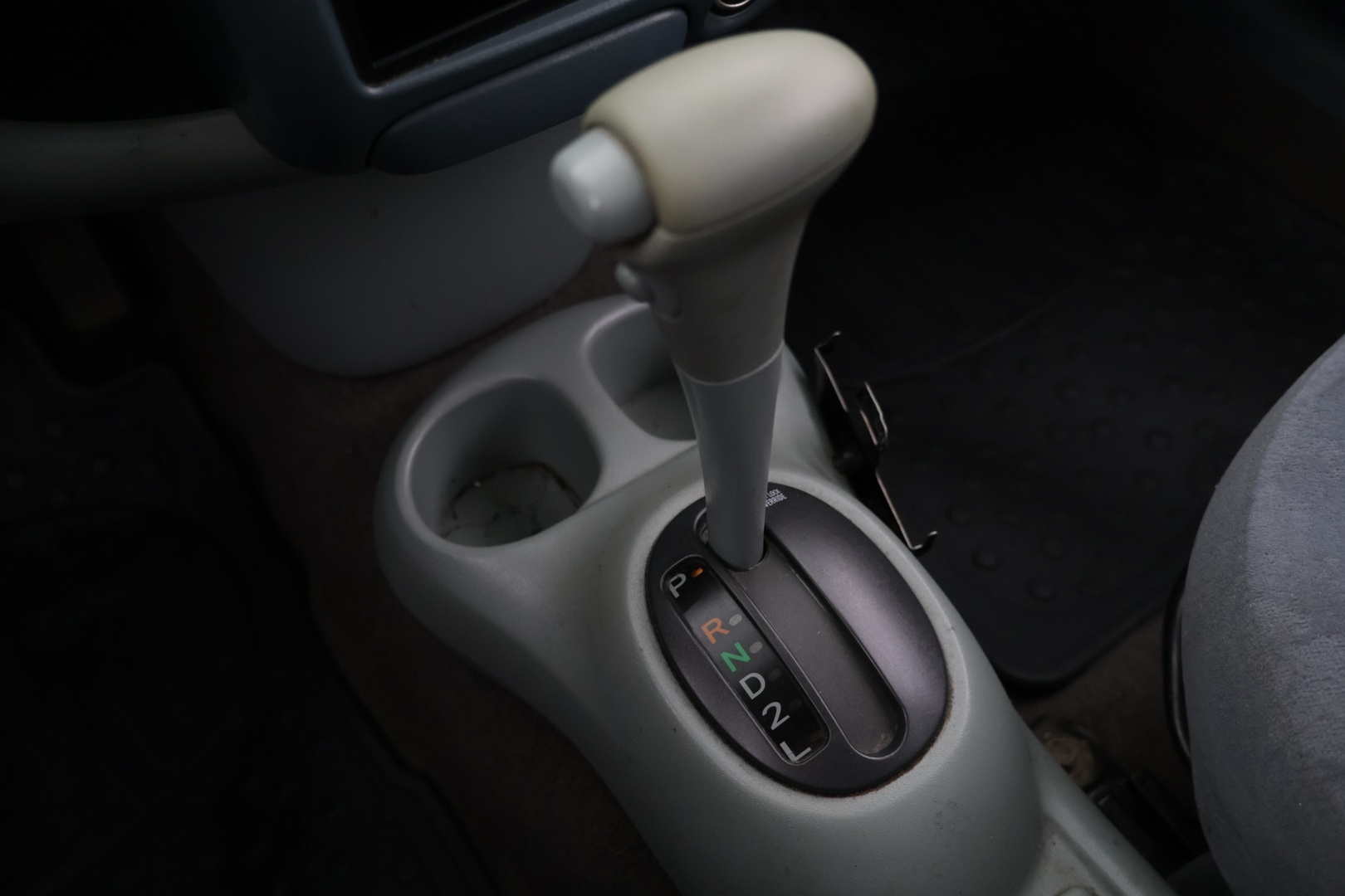 TOYOTA Yaris 2002