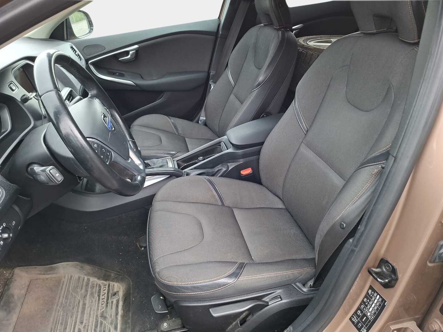 VOLVO V40 Cross Country 2013