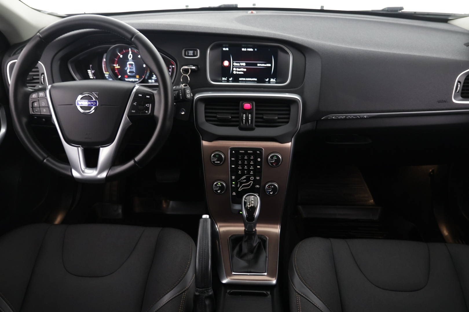 VOLVO V40 Cross Country 2015
