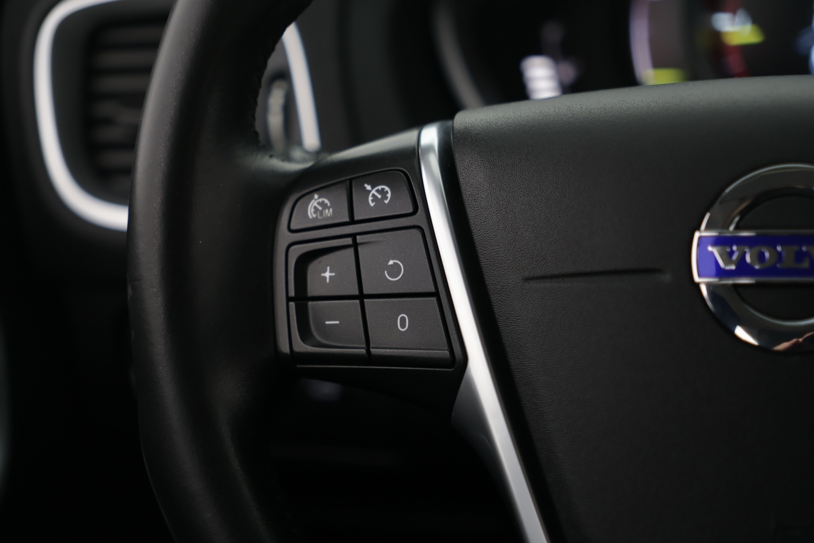 VOLVO V40 Cross Country 2015