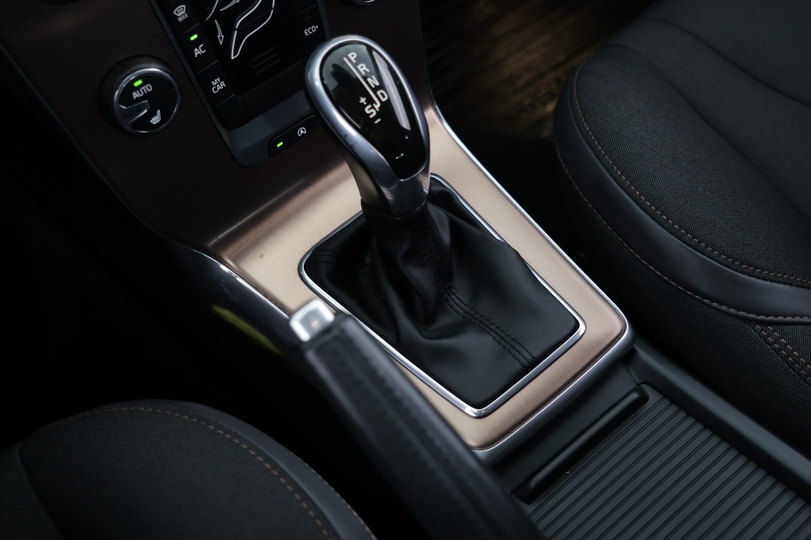 VOLVO V40 Cross Country 2015