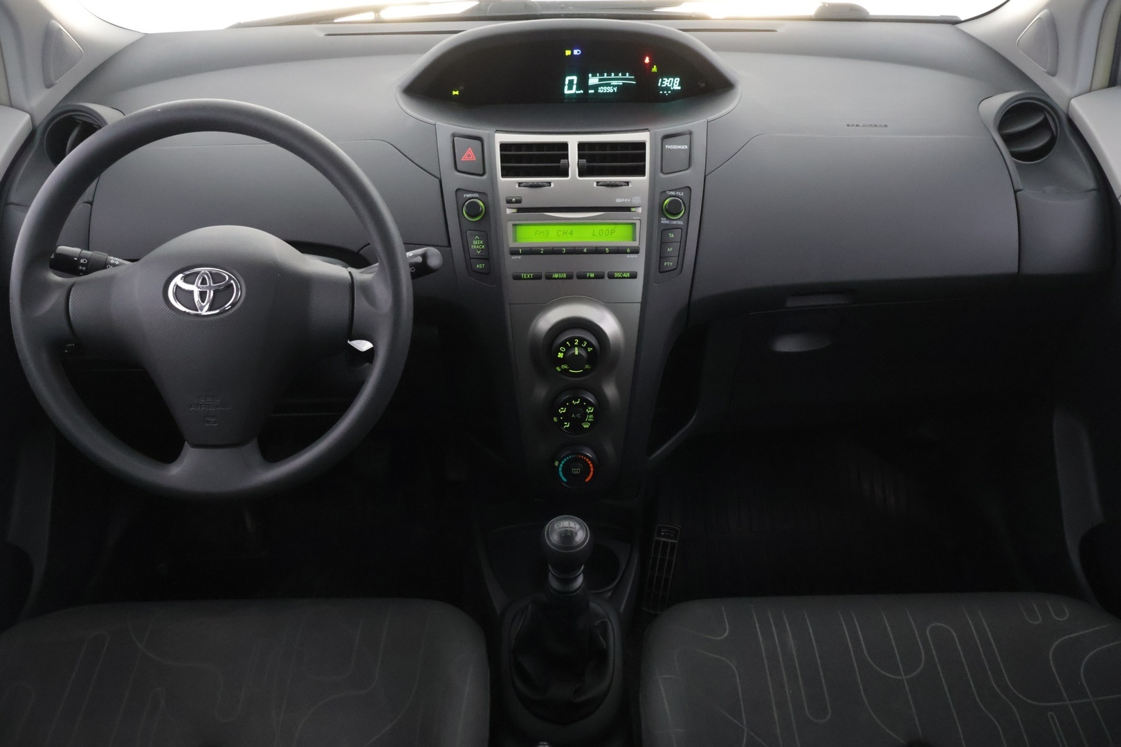 TOYOTA Yaris 2011
