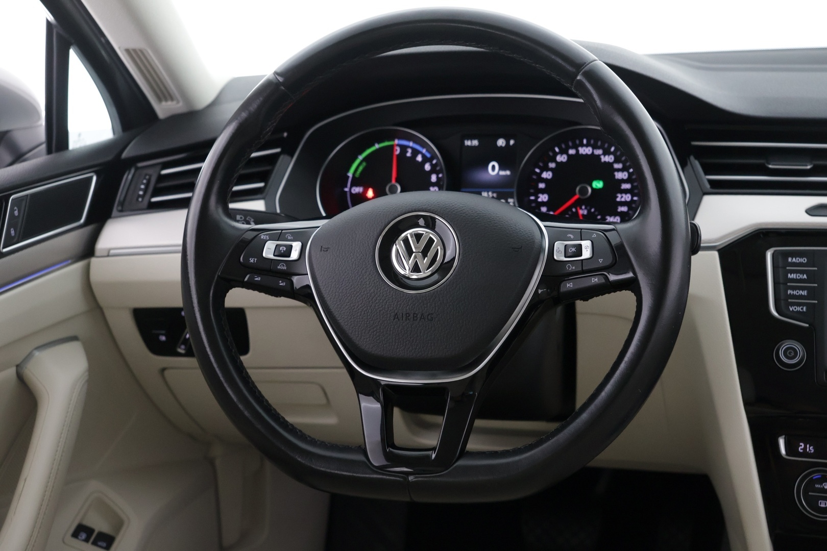 VOLKSWAGEN Passat 2016