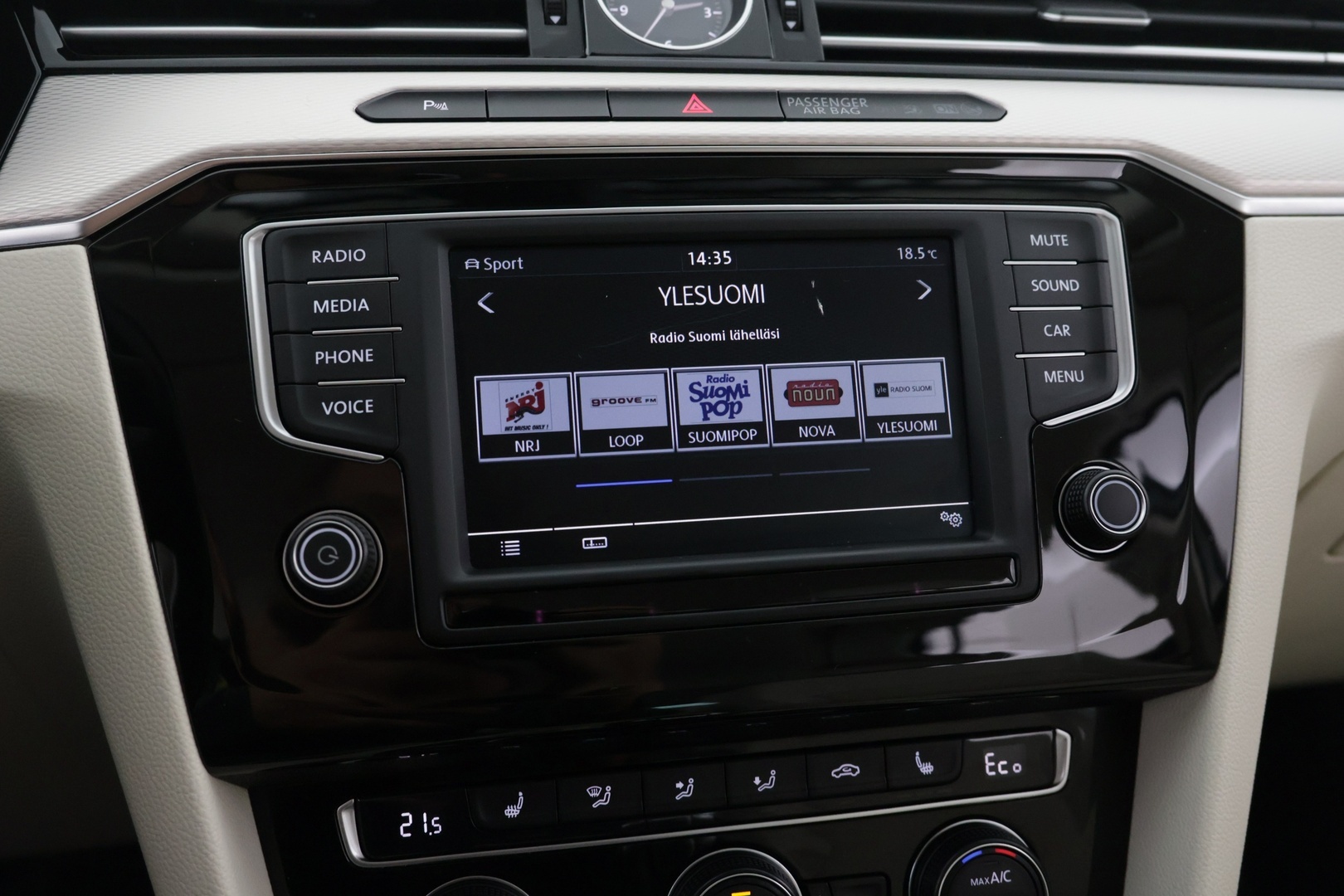 VOLKSWAGEN Passat 2016