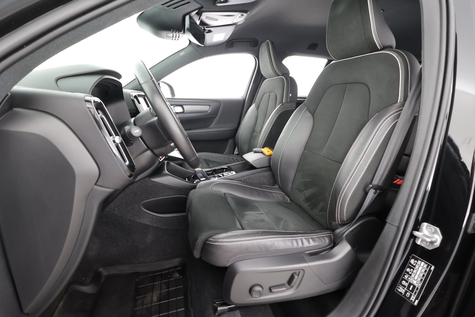 VOLVO XC40 2021