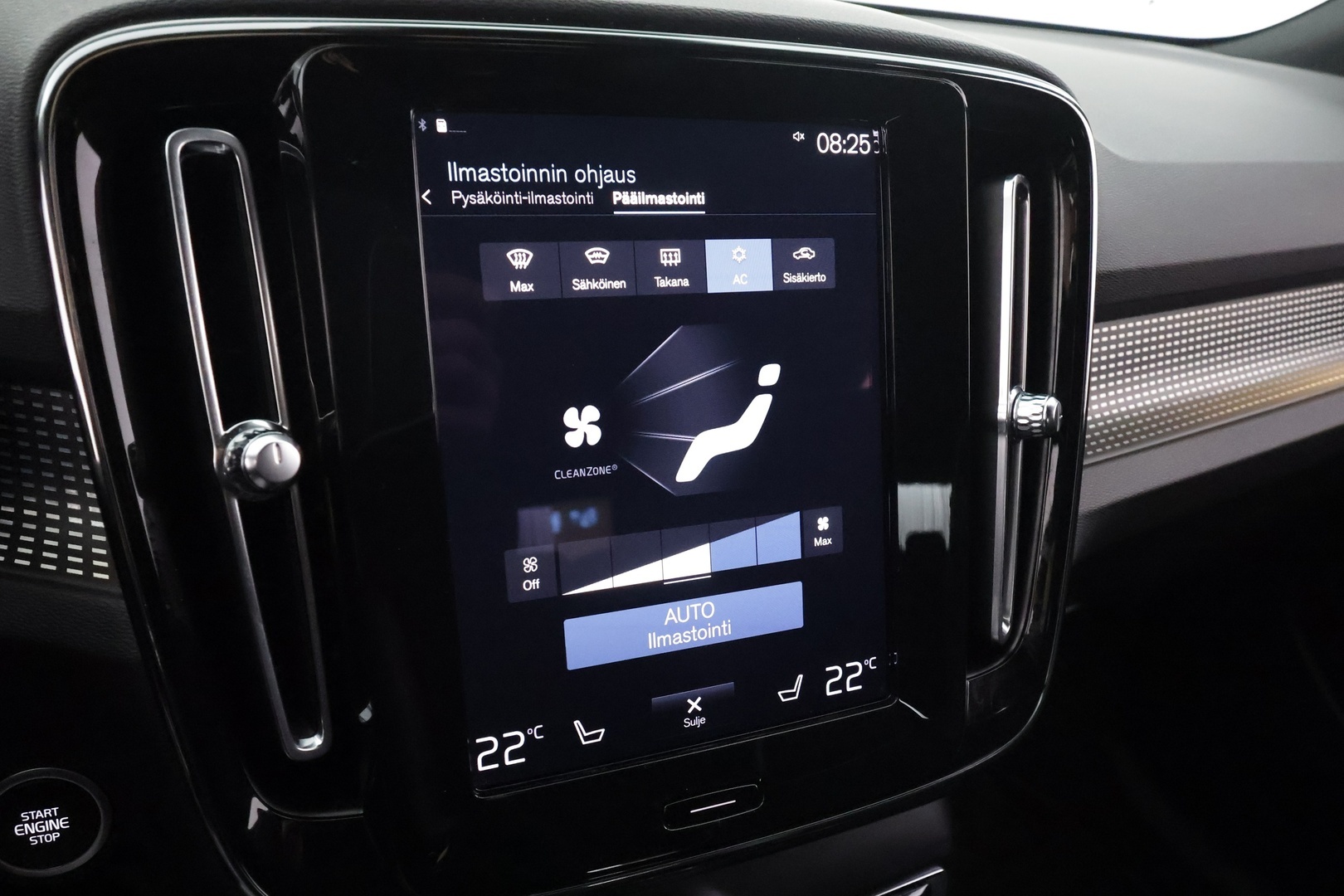 VOLVO XC40 2021