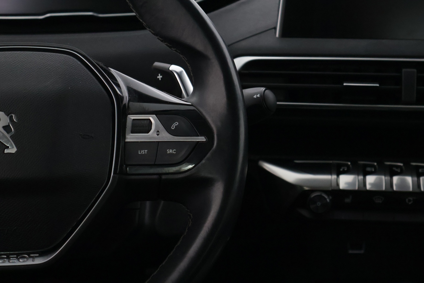 PEUGEOT 5008 2019