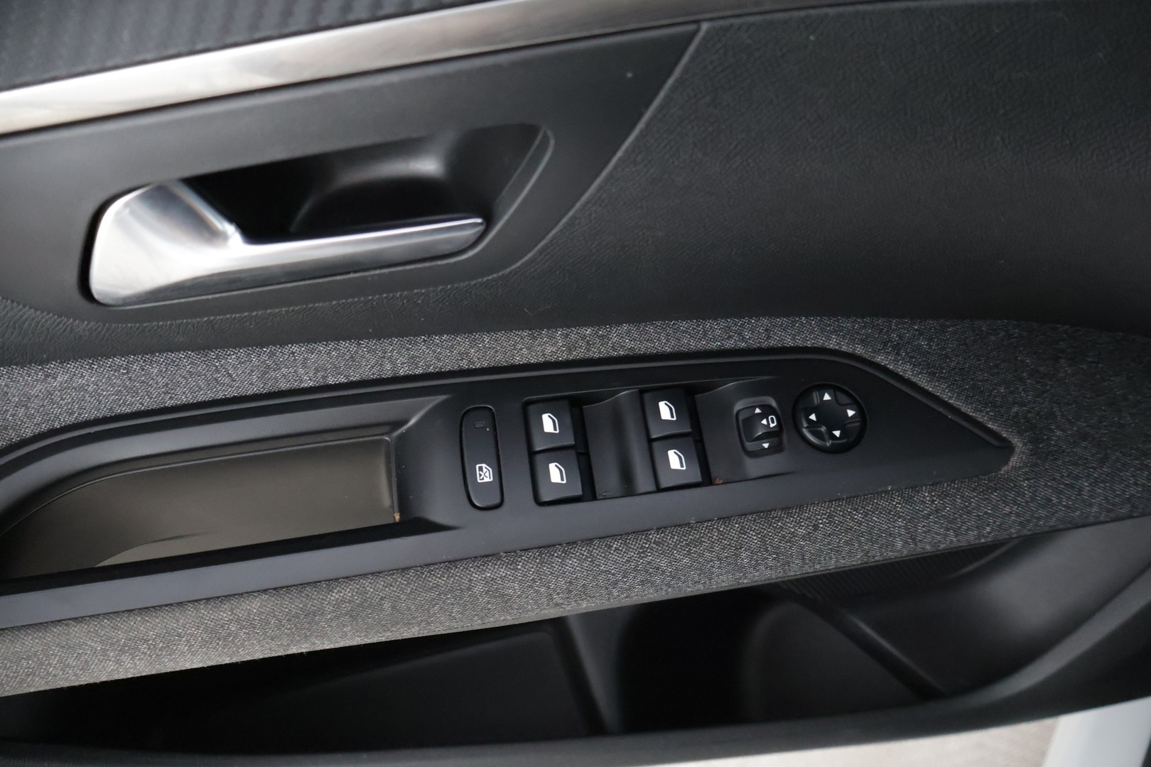 PEUGEOT 5008 2019
