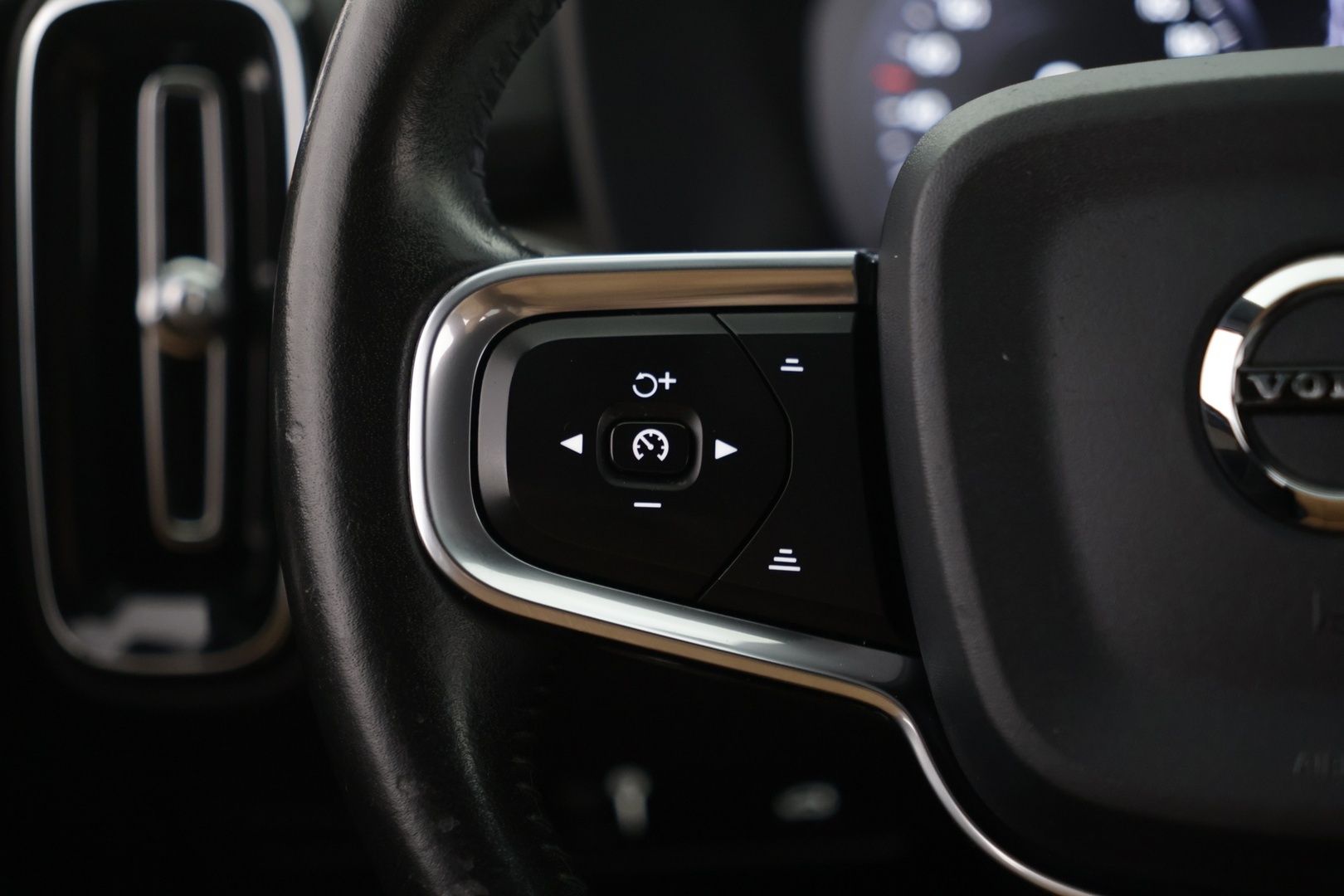 VOLVO XC40 2020