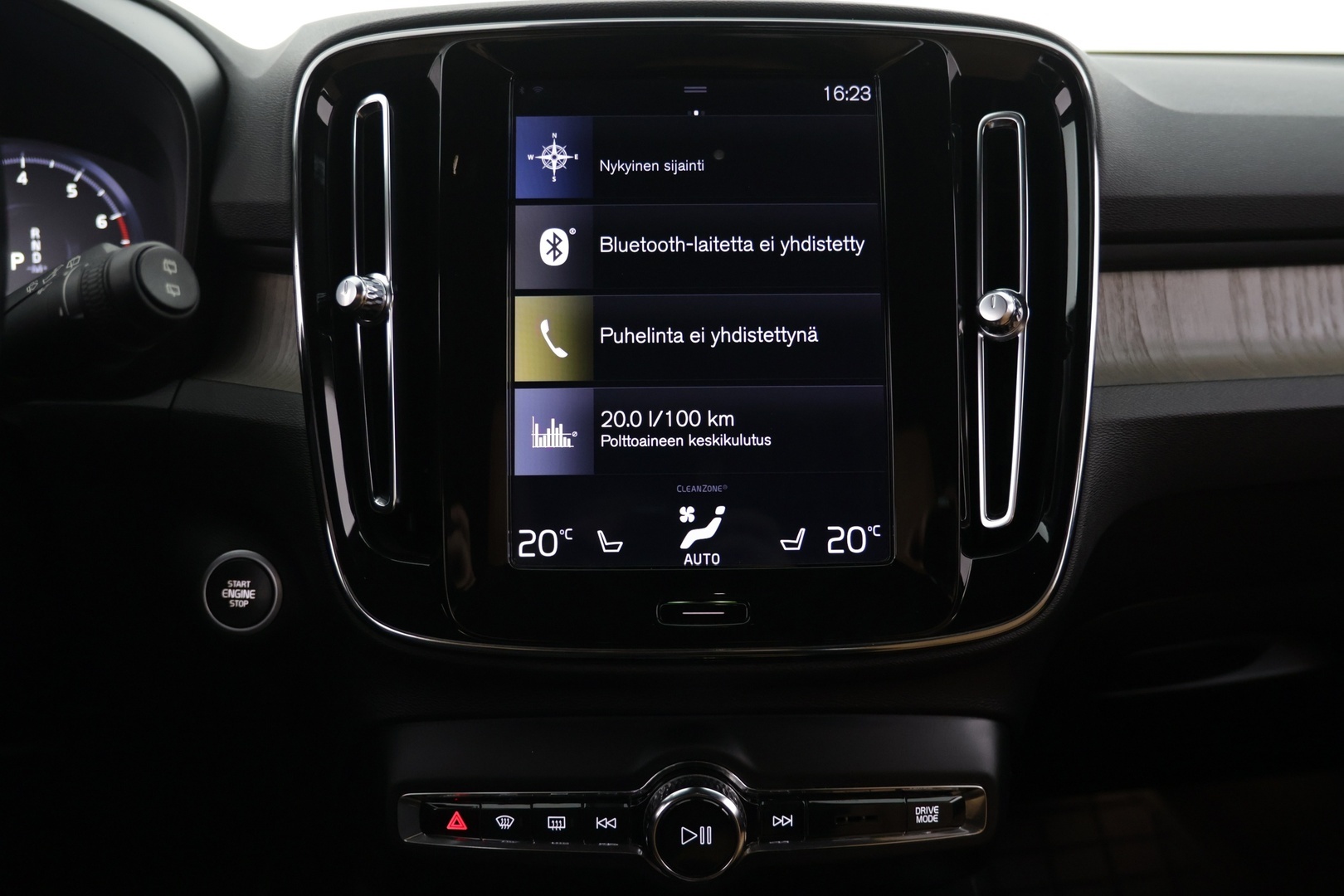 VOLVO XC40 2020