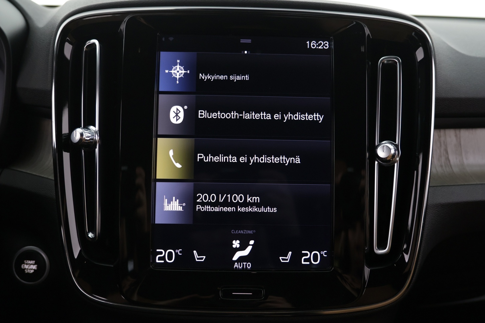 VOLVO XC40 2020
