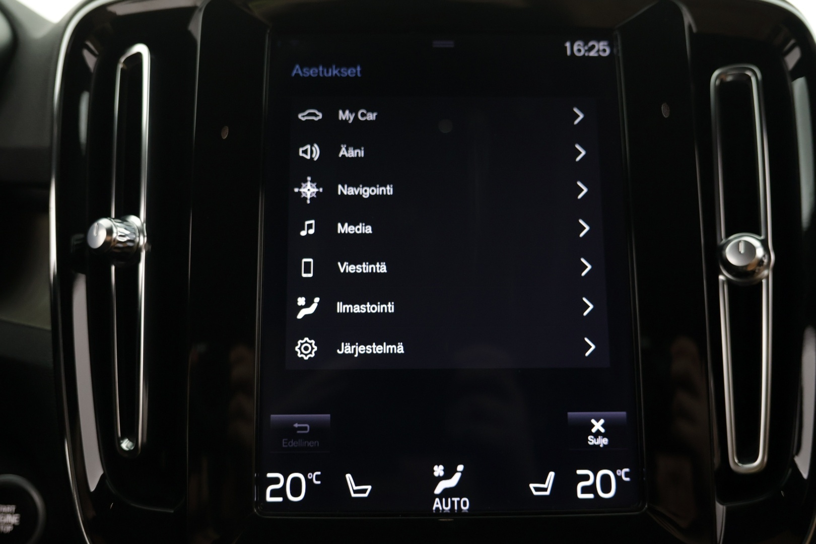 VOLVO XC40 2020