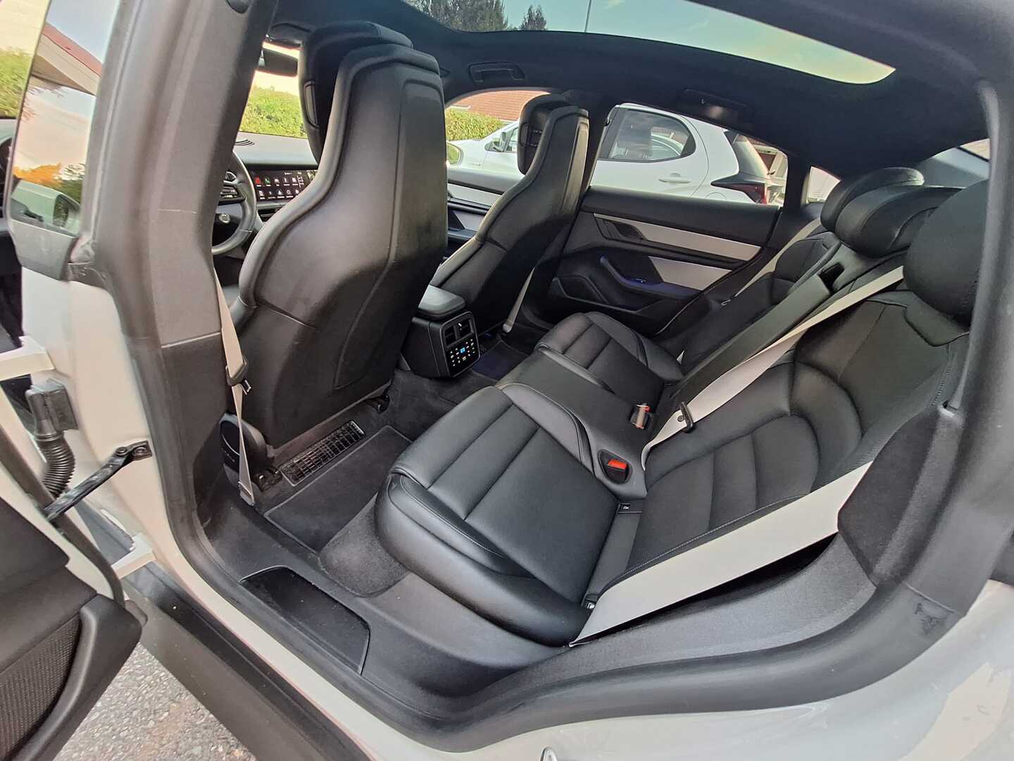 PORSCHE Taycan 2021