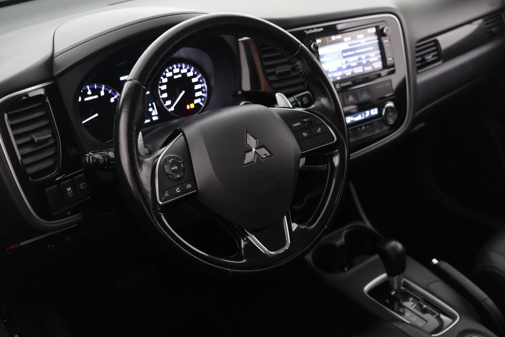 MITSUBISHI Outlander 2016