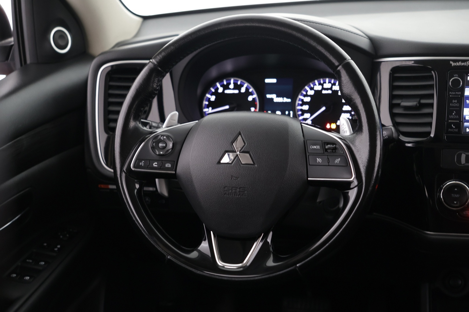 MITSUBISHI Outlander 2016