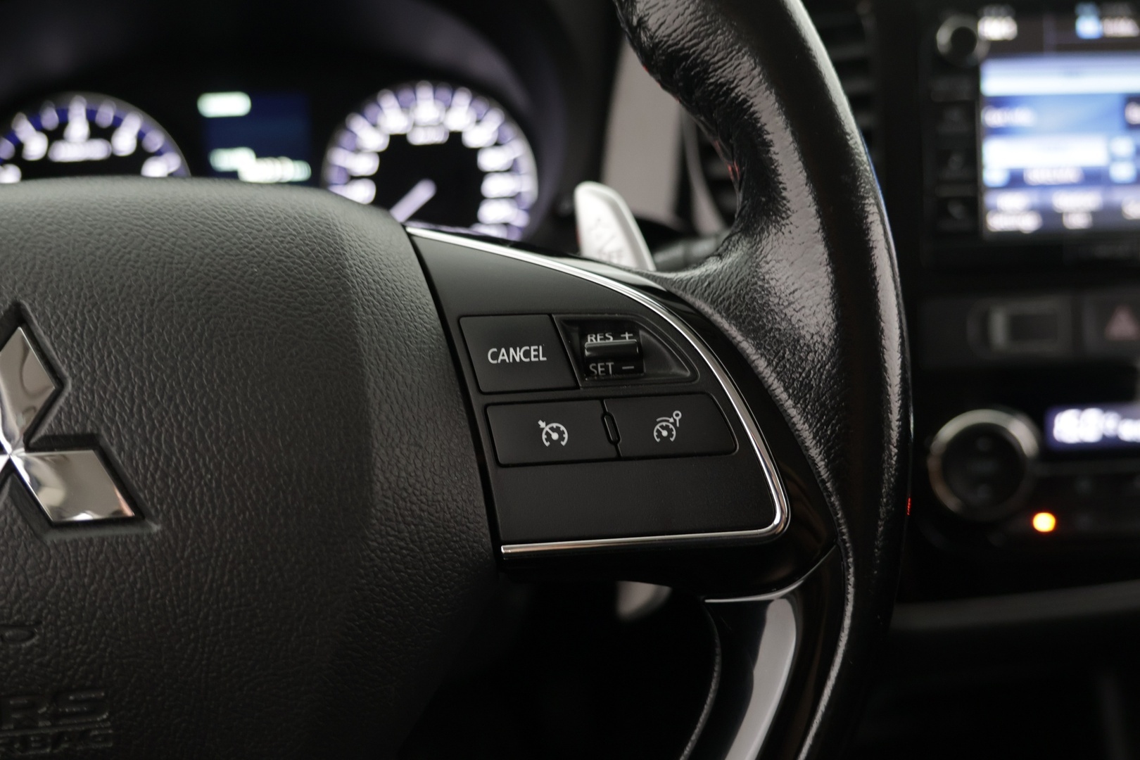 MITSUBISHI Outlander 2016